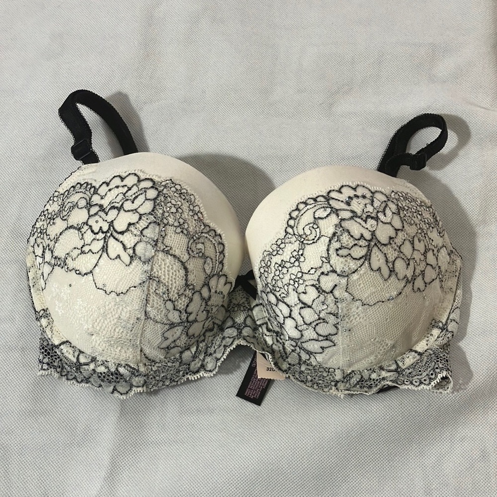 32DD Victoria’s Secret Bra